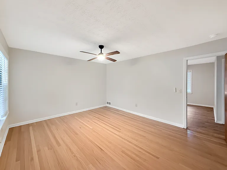 1595 Tulip Ln — Photo 6