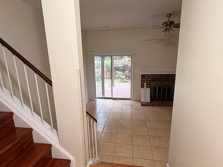 8818 Ridge Hollow Ct — Photo 4