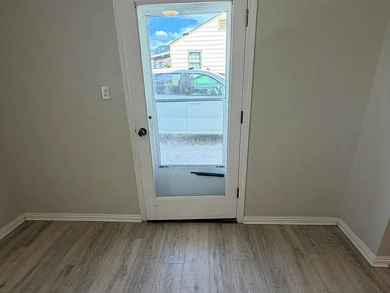 178 W Geneva Dr — Photo 2