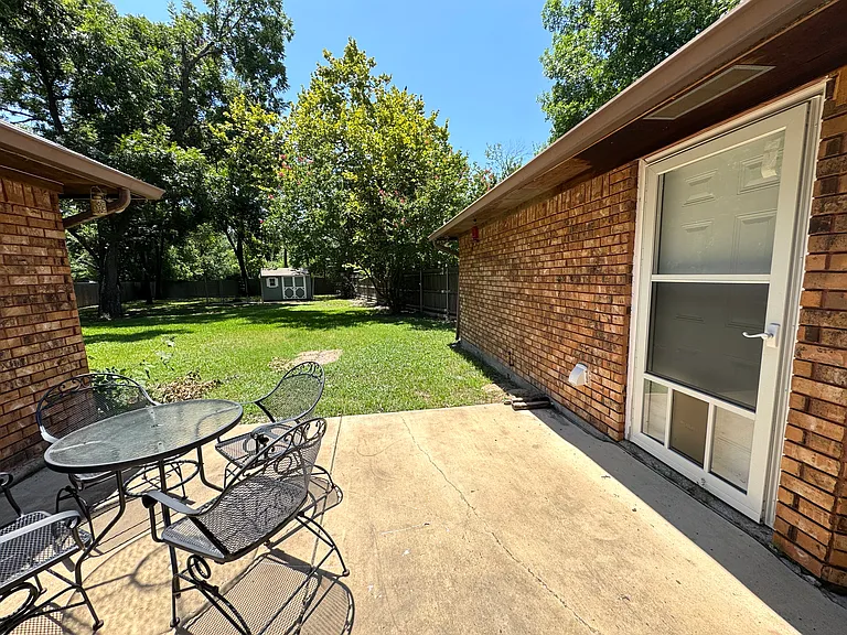 108 E Brooks St — Photo 27