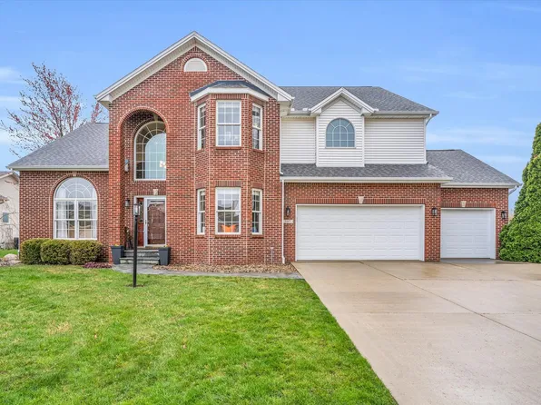 507 Riverbend Blvd, Mahomet, IL 61853