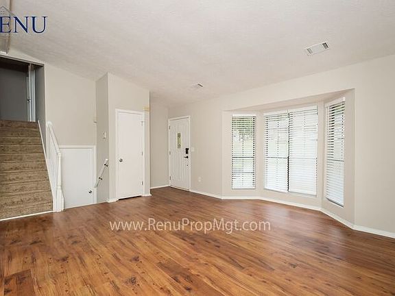 3rd image of 5722 Saint Thomas Dr