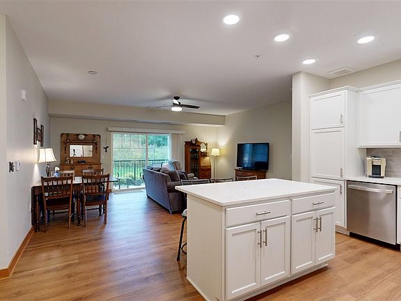 2nd image of 750 E Foster Rd #116