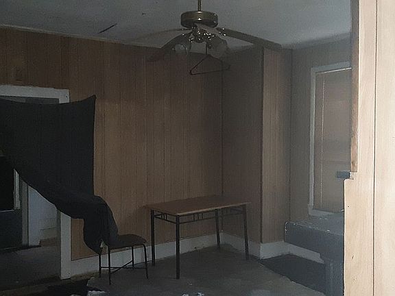 4th image of 102 Maple St