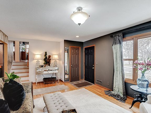 4th image of 921 Duchess Ln