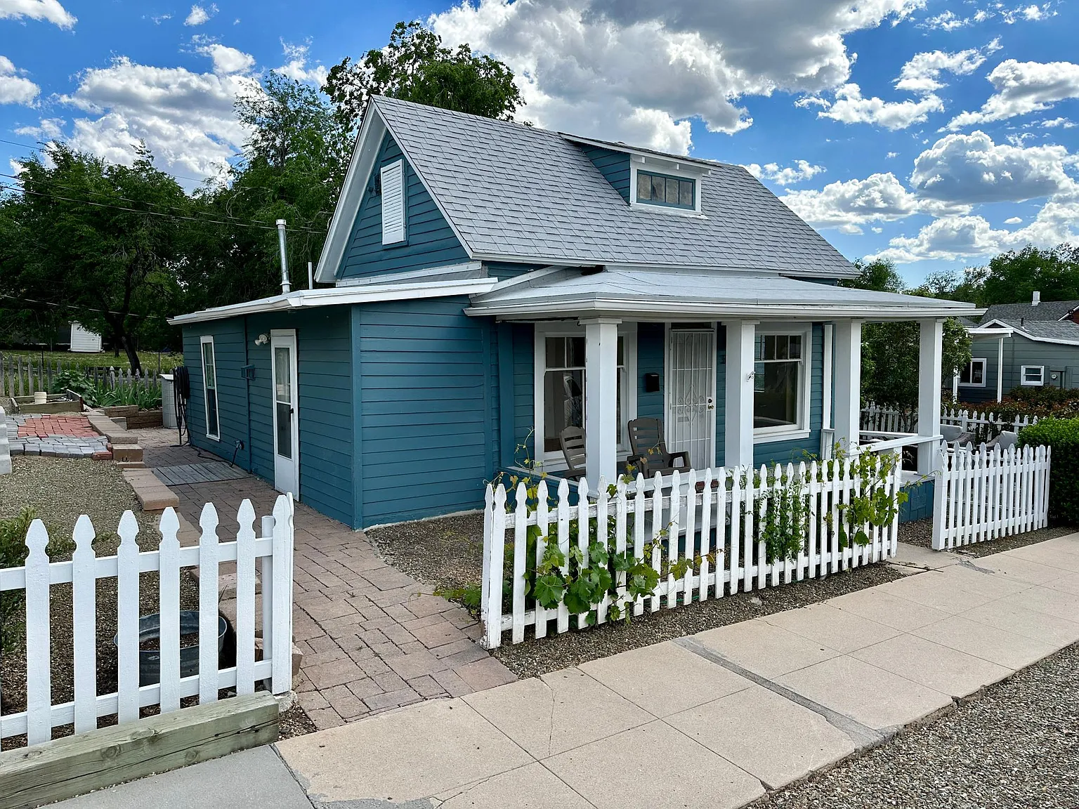 2 bed, 1000 sqft, $2,200 — Photo 2