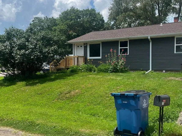 126-128 SW 4th St, Hopedale, IL 61747