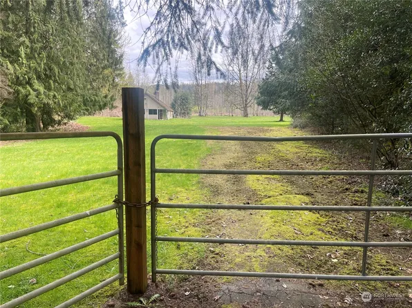 8707 Robe Menzel Road, Granite Falls, WA 98252