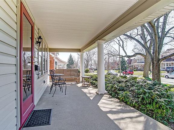 3rd image of 221 Orchard Dr