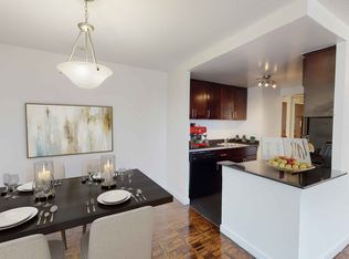 College Park, Toronto, ON M5B 2H3