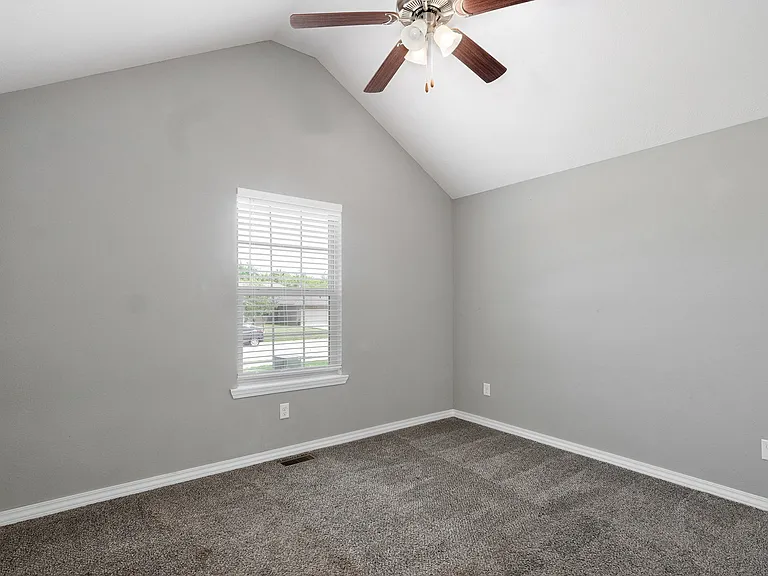 678 E Simpson St — Photo 15