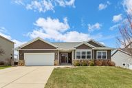 Cobblestone Dr-1504-001.jpg