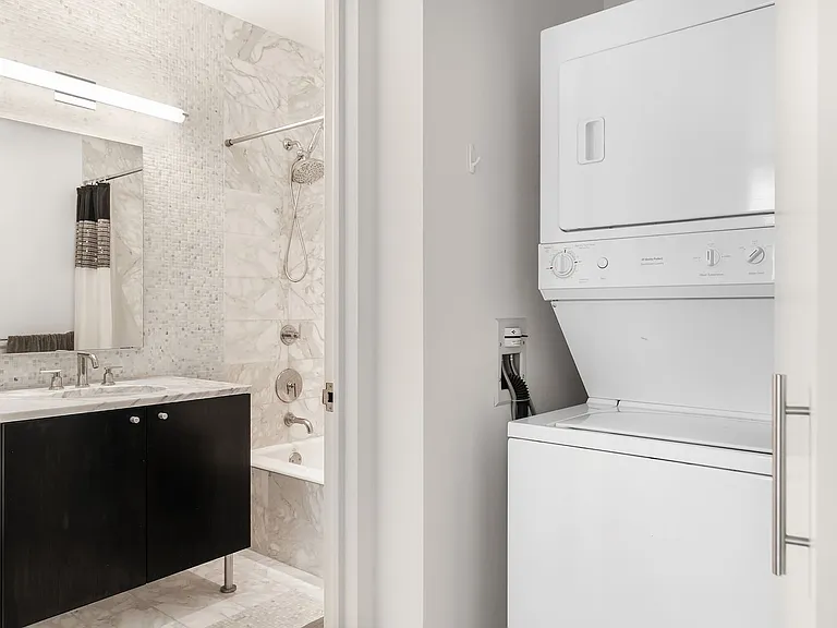 4630 Center Blvd #406 — Photo 9