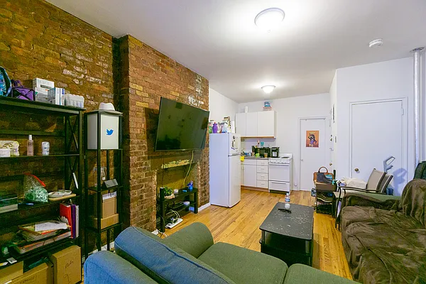 Rented by City Connections Realty | media 15