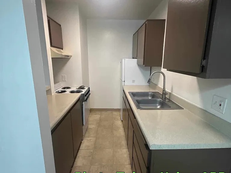 5002 Hunter Ave #8 — Photo 2