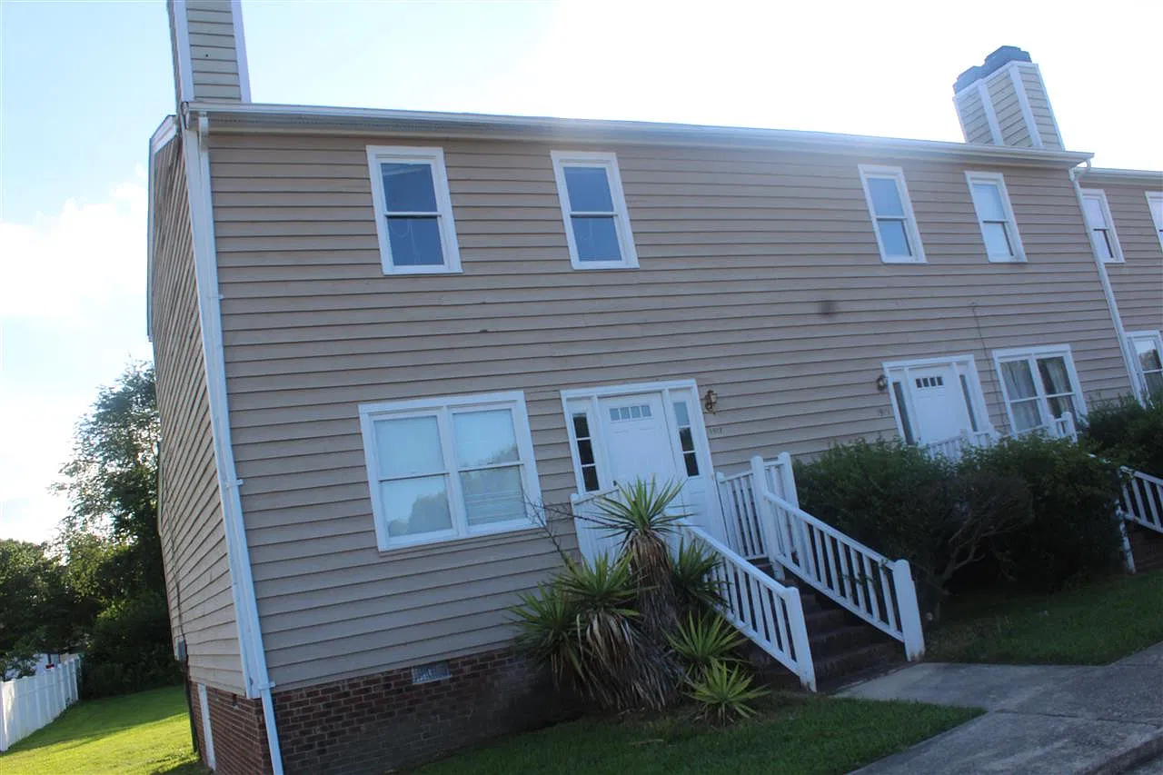 2 bed, 2.5 bath, $1,200 — Photo 1