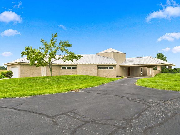 3rd image of 7490 E Farm Road 156