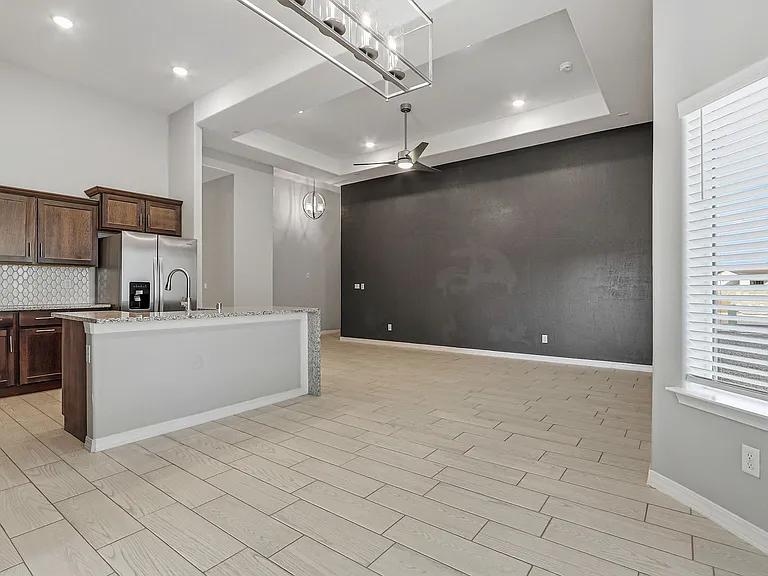 212 Lydia St — Photo 10