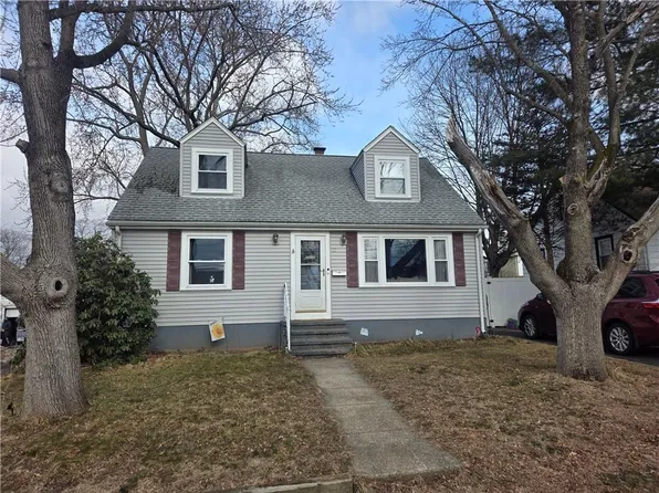 33 Harrison St, Cumberland, RI 02864