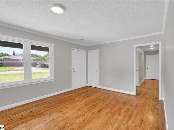 2nd image of 305 Lynchburg Dr