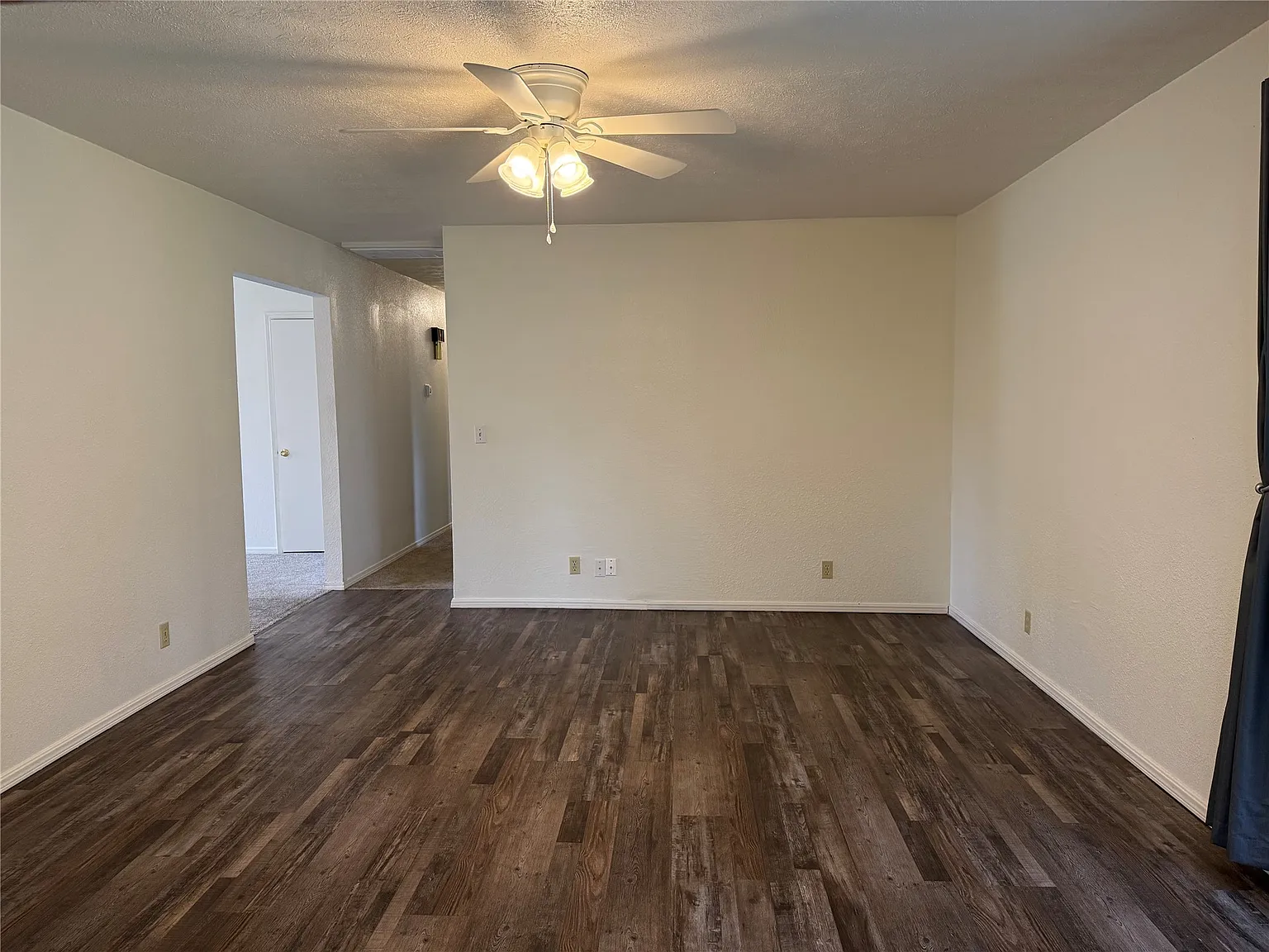 3 bed, 2.0 bath, 1450 sqft, $1,550 — Photo 3
