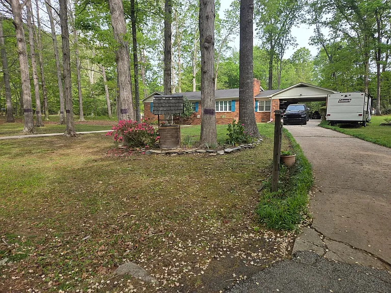 1010 Sherwood Cir — Photo 58