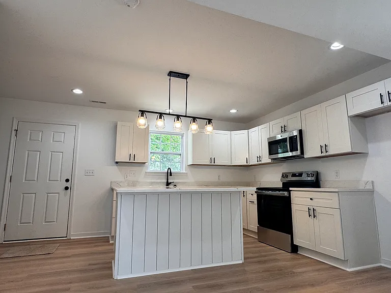 1163 W Wythe St — Photo 3