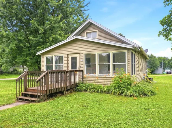 146 W Winter Ave, Elmwood, WI 54740