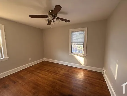 10905 Elmwood Ave — Photo 8