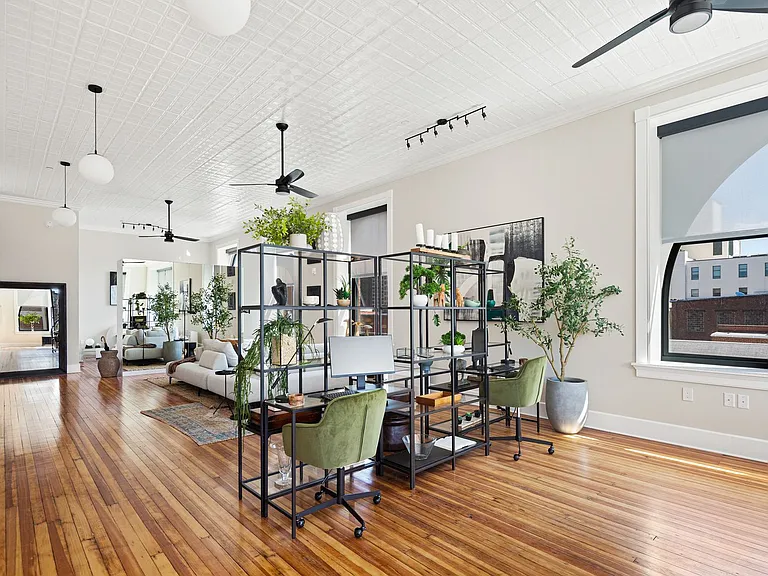 303 N Howard St — Photo 23