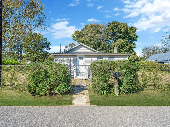 15 Sayville Road, Mastic Beach, NY 11951