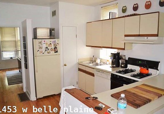 3rd image of 1453 W Belle Plaine Ave #1327