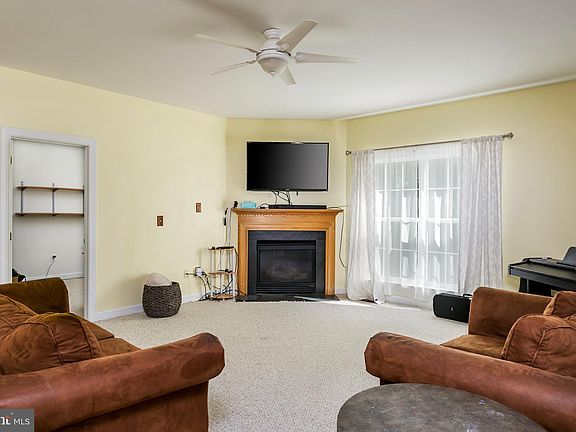 4th image of 1304 Teacher Ln