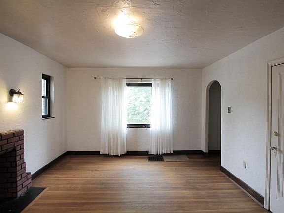 5th image of 7915 Saint Lawrence Ave #8