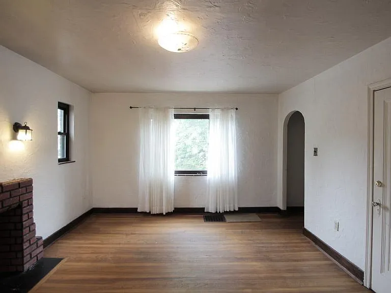 7915 Saint Lawrence Ave #8 — Photo 5