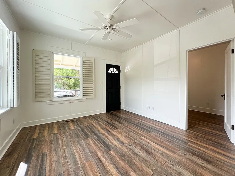 934 Clinton St — Photo 9