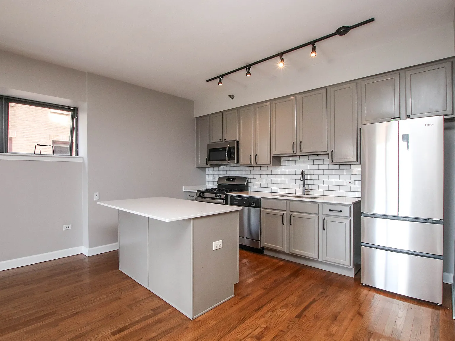 2 bed, 1310 sqft, $3,500 — Photo 3