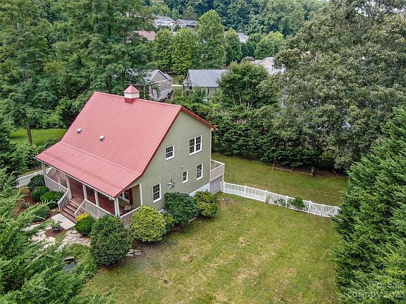 4th image of 217 Daniel Dr