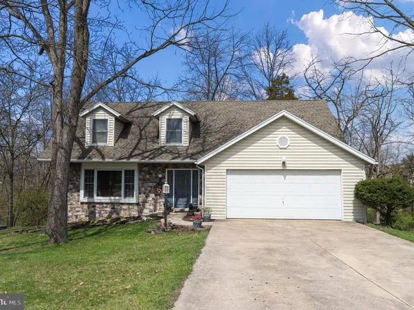 6 Dorset Ct, Chambersburg, PA 17201