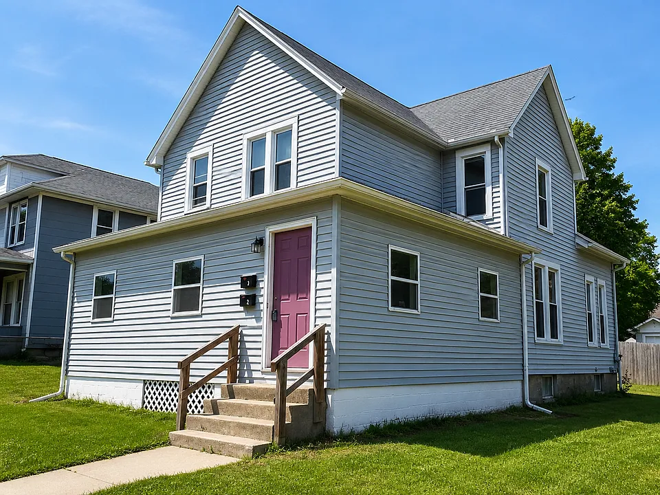 9 1/2 E Washington St