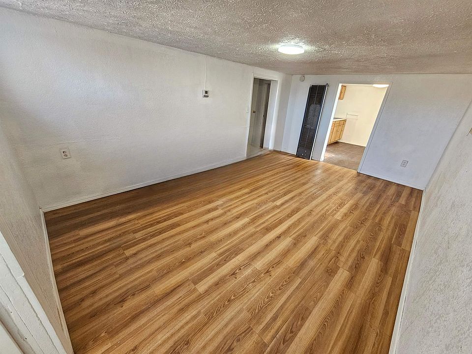 1301 8th Ave, Dodge City, KS 67801 Zillow