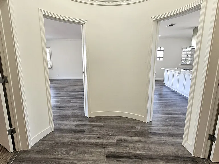 Lindbrook Manor Apartments — Photo 145