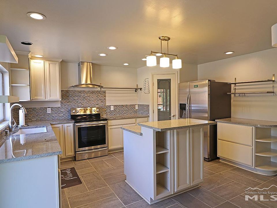 1st image of 2970 Parkland Dr