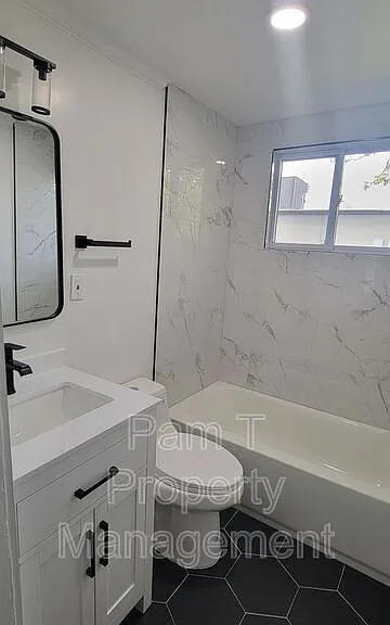 16 Helmken St — Photo 17
