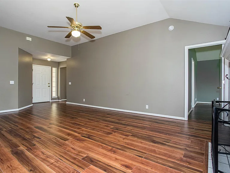 814 Lantana Ln — Photo 7