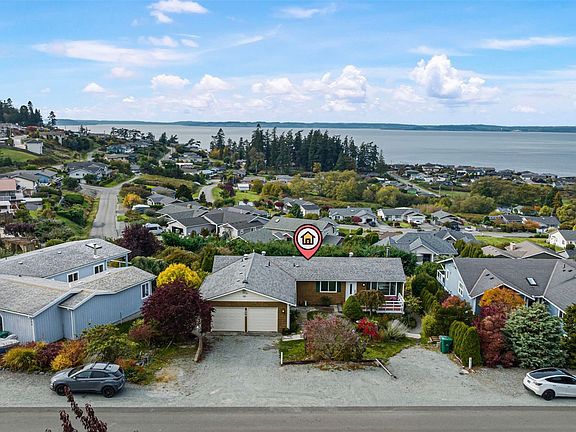 2nd image of 696 Gladstone Dr