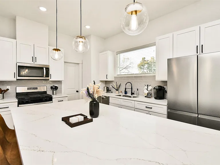 208 N York St #B — Photo 11