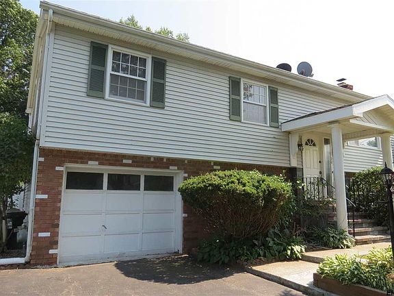 2nd image of 28 Jo Ann Ct