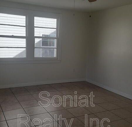 5th image of 3631 Hamburg St