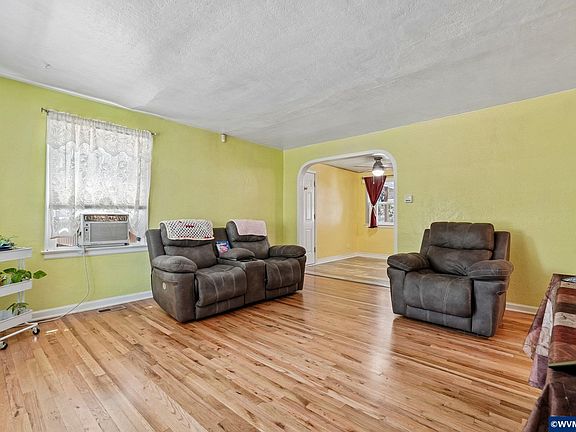 5th image of 1915 23rd St NE